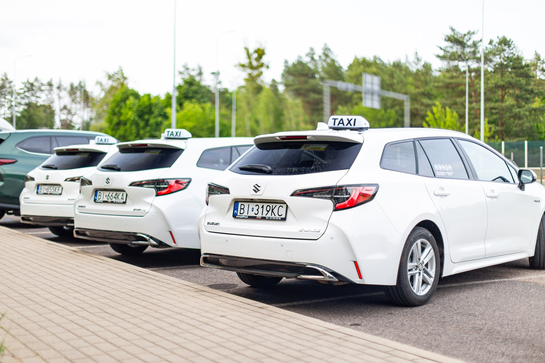 Flota VIOO - białe Suzuki