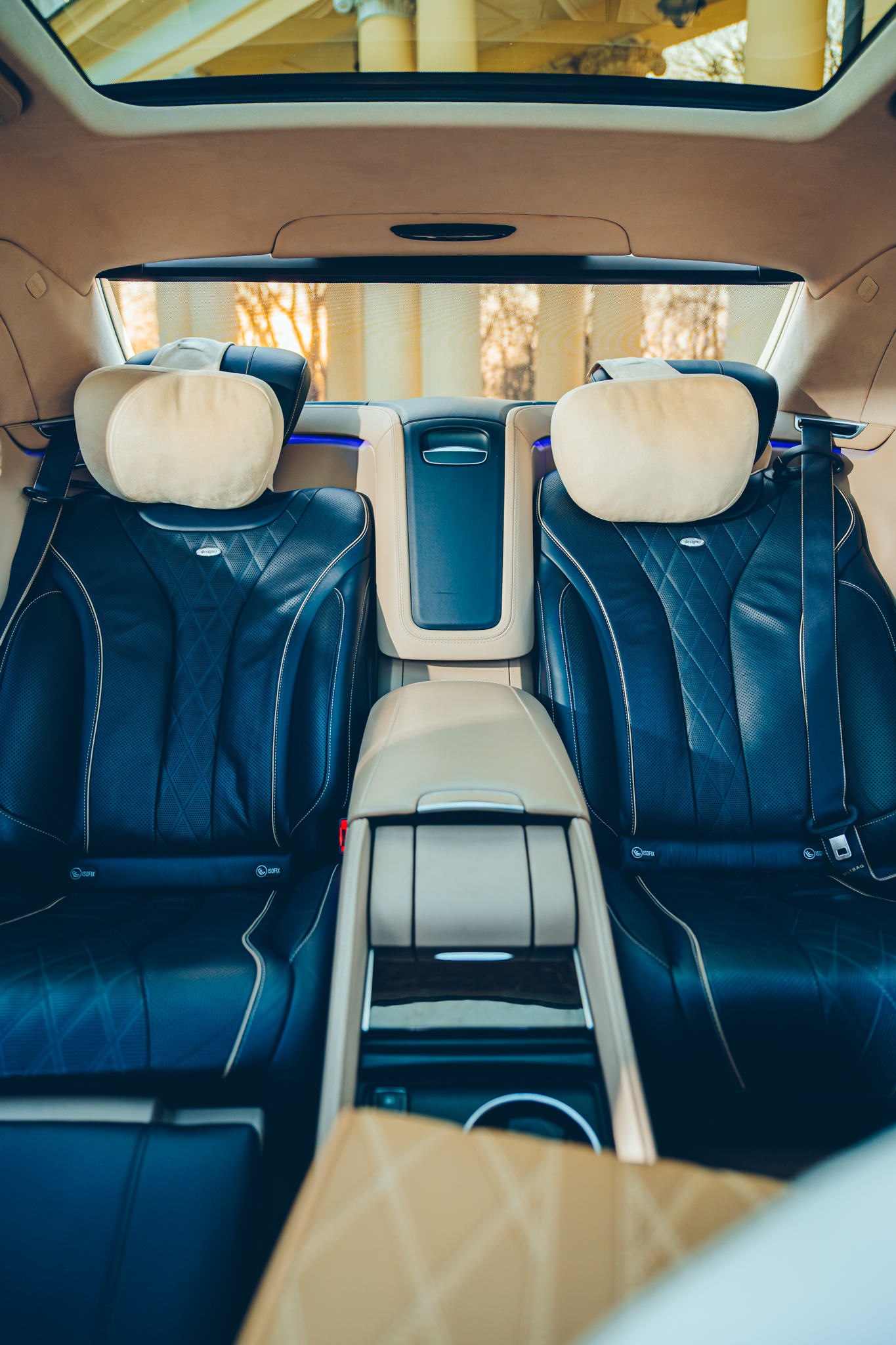 Tylna kanapa Maybach z szyberdachem