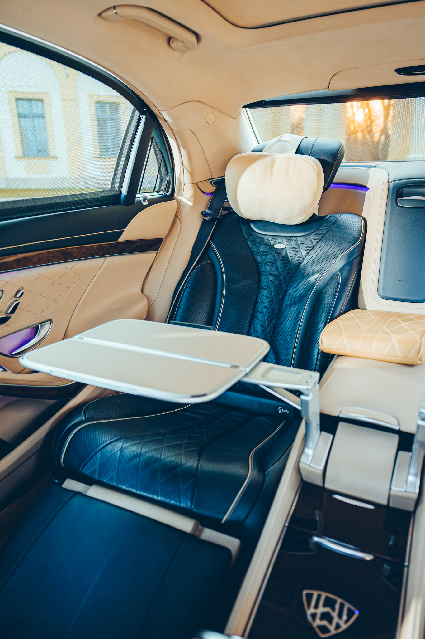 Mercedes-Maybach S - stolik